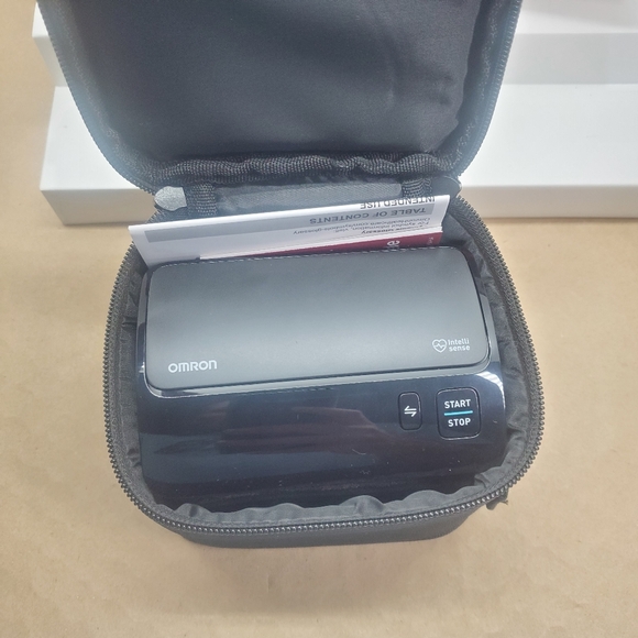 OMRON Evolv HEM-7600T Upper Arm Blood Pressure Monitor Case Bluetooth. Preowned - Picture 8 of 9